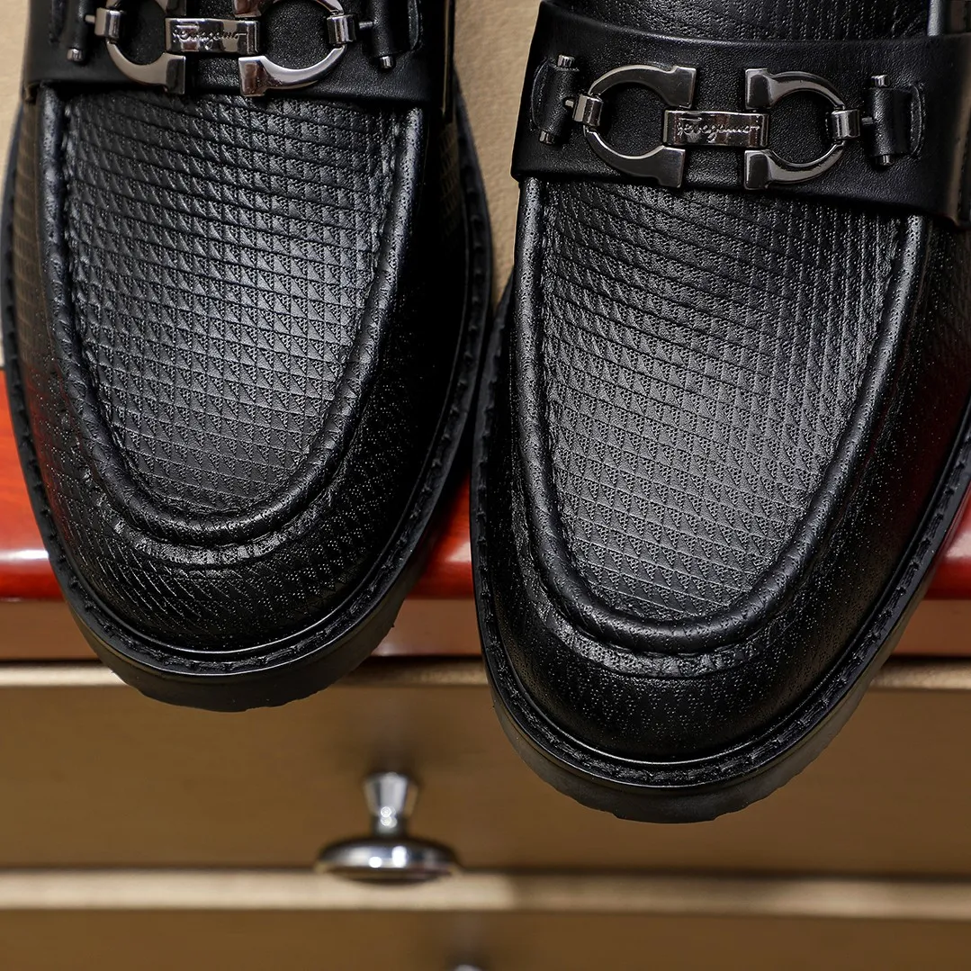 Men's shoes 💰480 🔥Ferragamo's new men's casual slip-on shoes🇨🇳Official website original 1:1 mold, original quality💯Fine workmanship, high-end luxury☘The upper is made of imported Italian first-layer cowhide🌴Luxurious water dyeing🐂Leather lining🍓Rubber wear-resistant and non-slip outsole, breathable and comfortable to wear🍍The first choice for high-quality men, optional! Code number 38-44 (45.46. Customized)